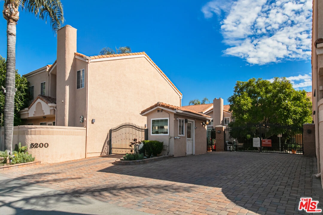 Foto principal - 5200 White Oak Ave