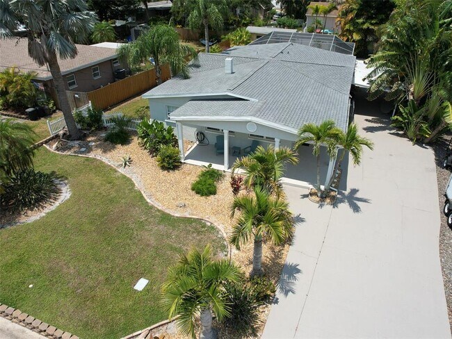 Building Photo - 711 Bayshore Dr