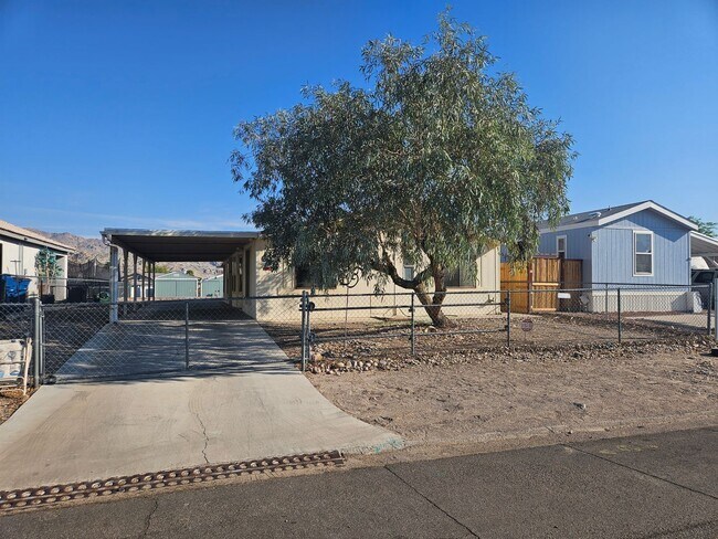 Foto del edificio - Large 3 bed/2 bath manufactured home in de...