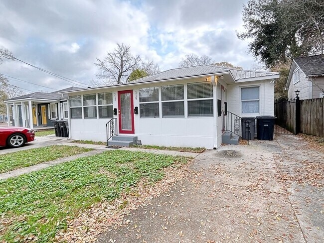 Building Photo - 317 Glenmore Ave