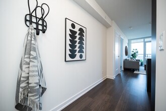 Building Photo - E18HTEEN
