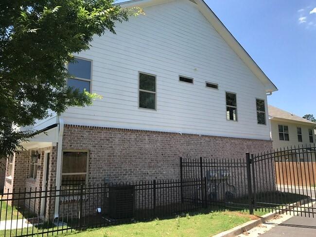 End Unit - 2042 Bolton Rd NW
