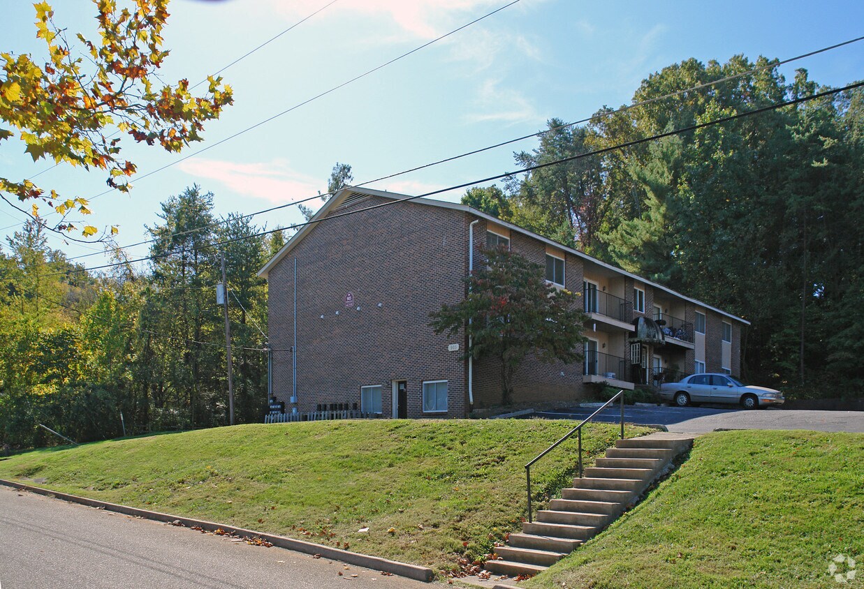 Building Photo - 905 Teaberry Ln