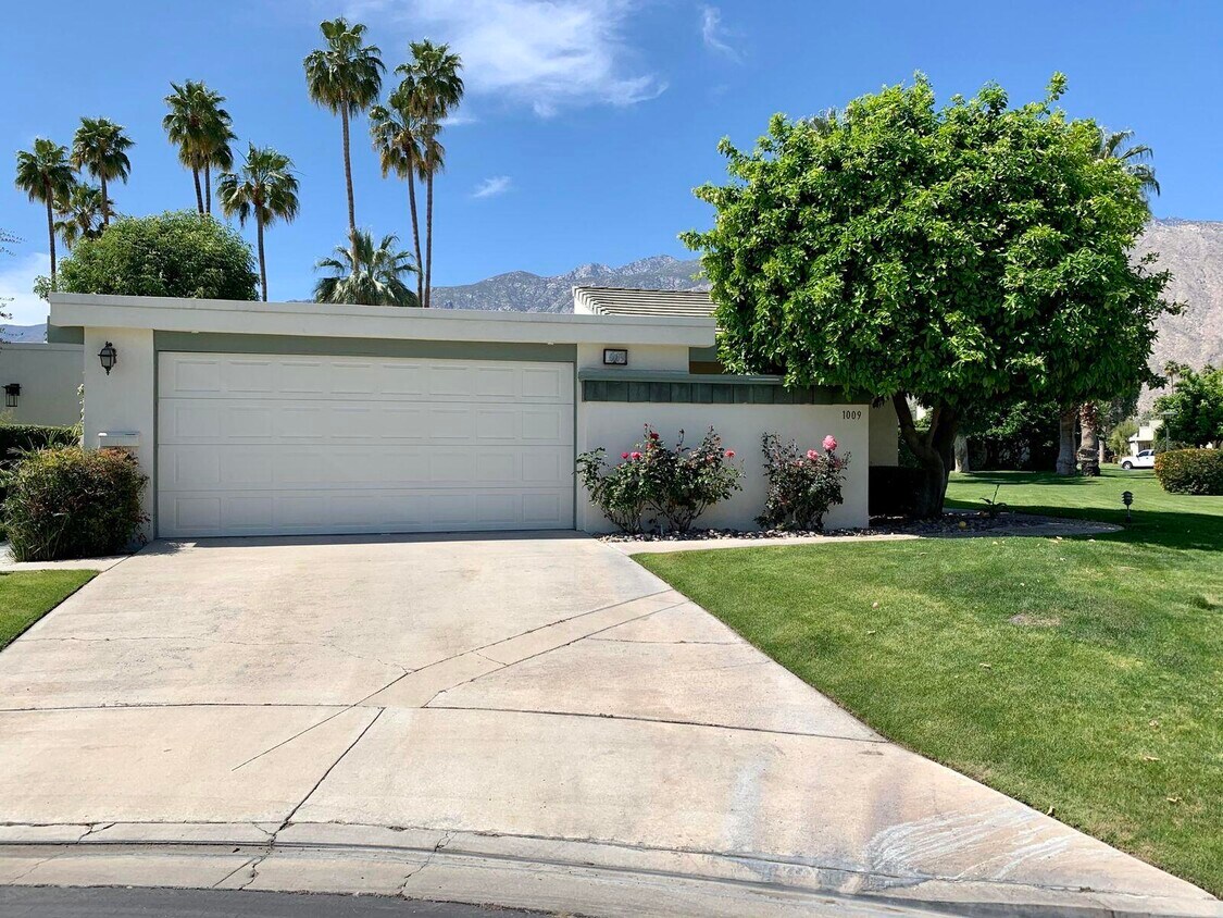 Primary Photo - 1009 St Lucia Cir