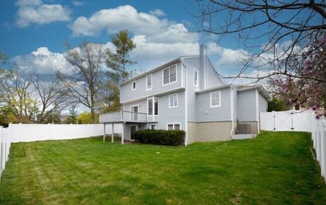 Foto del edificio - 542 Ridgeland Ter