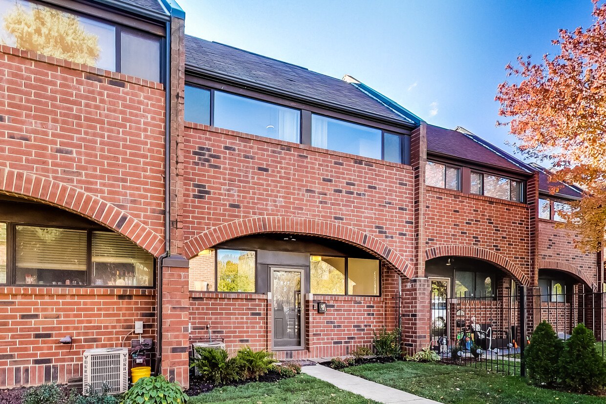 Foto principal - 847 S Racine Ave