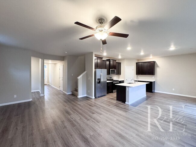 Foto del edificio - Bright Bremerton Home with Open Layout, A/C, and Fully Fenced Yard