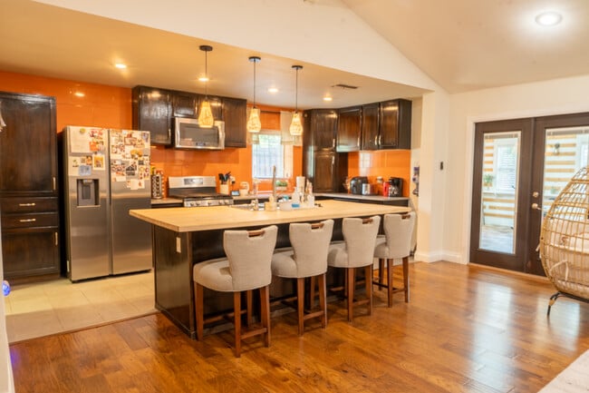 Foto del edificio - 2107 Emerald Isle Dr
