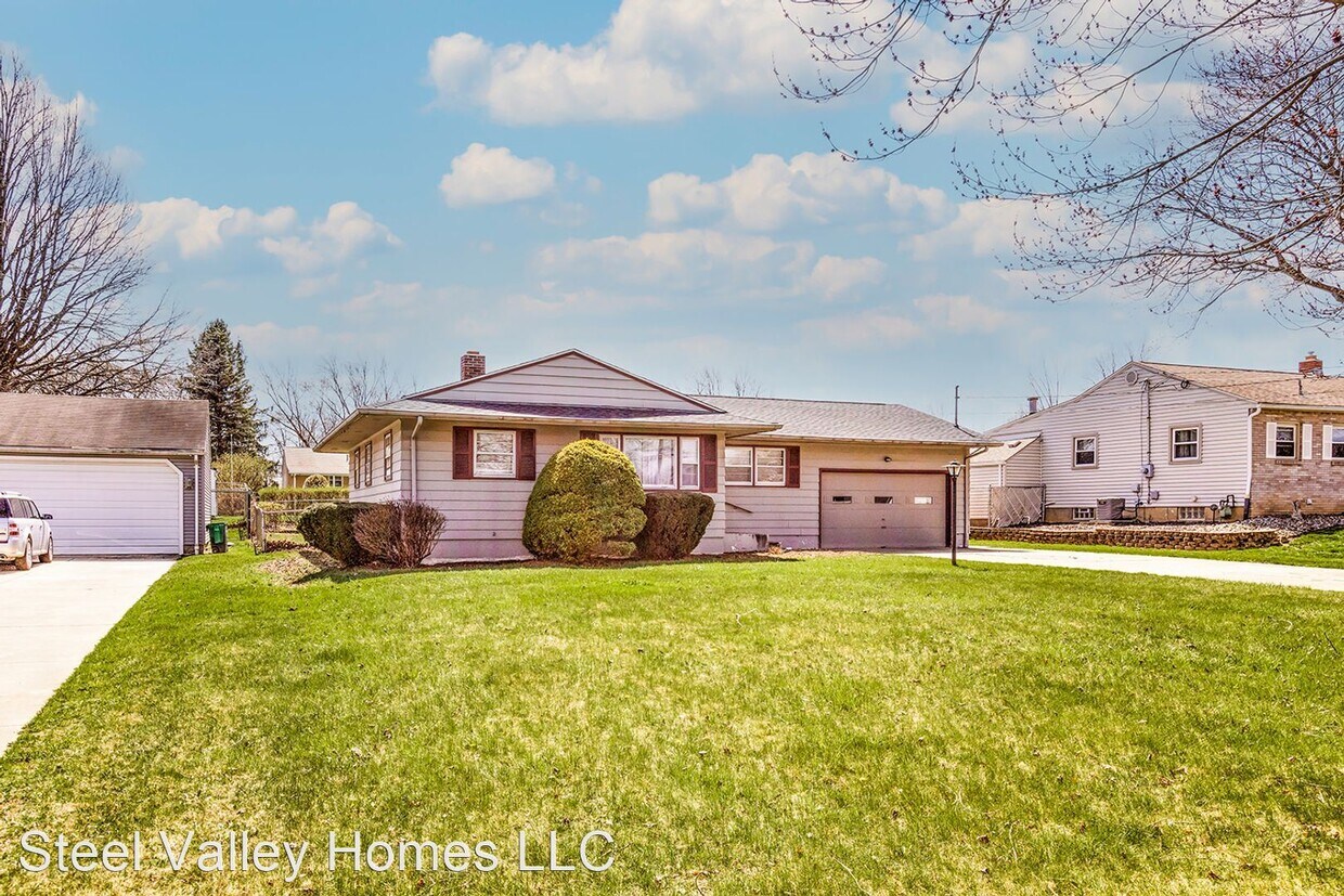 3 br, 2 bath House 5153 Pinecrest House Rental in Youngstown, OH