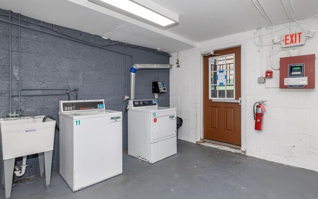 Foto del edificio - Mt. Airy Manor