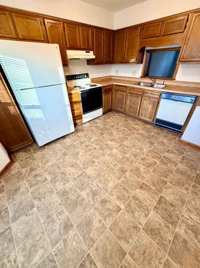 Building Photo - KEMPSVILLE LAKE