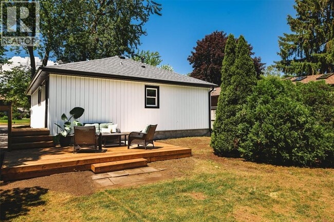 Building Photo - 1472 Lecaron Ave