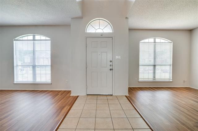 Building Photo - 2401 Redfield Dr