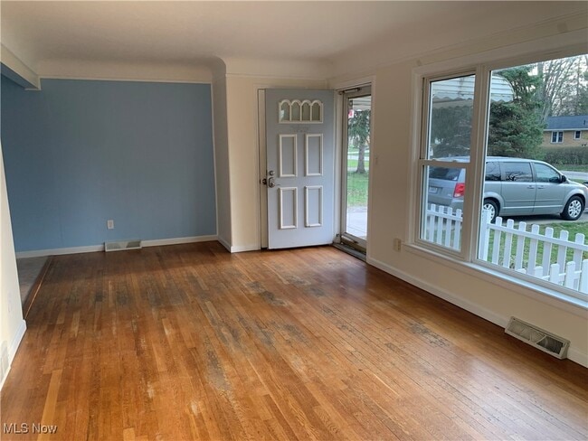 Building Photo - 1861 Eaton Dr