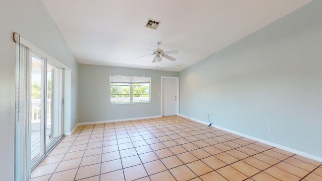 Building Photo - 133 W Cahill Ct