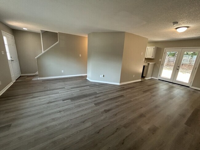 Foto del edificio - 347 Oakland Rd