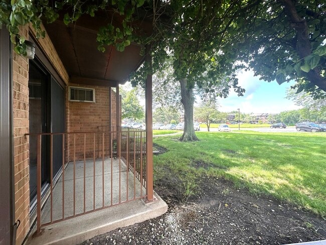 Building Photo - 641 Briar Hill Ln