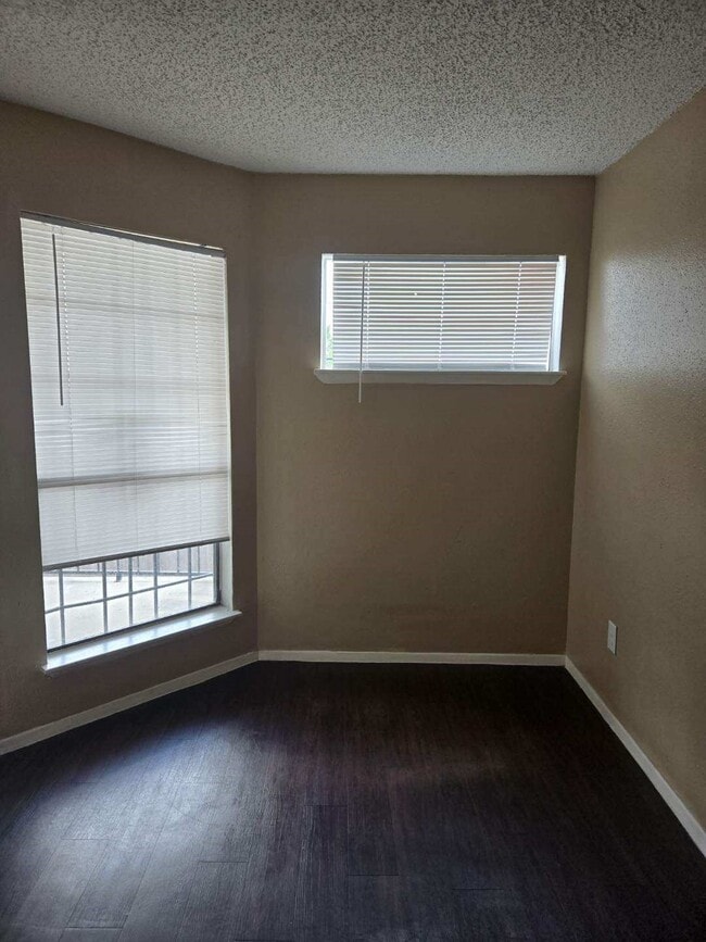 Foto del edificio - 6601 Sands Point Dr