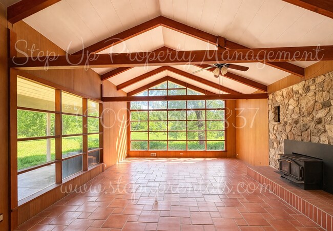 Foto del edificio - 20381 Sherry Ct