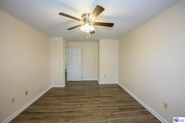 Building Photo - 113 College Street Rd