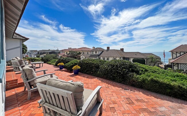 Foto del edificio - Lovely single story beach home with Ocean ...