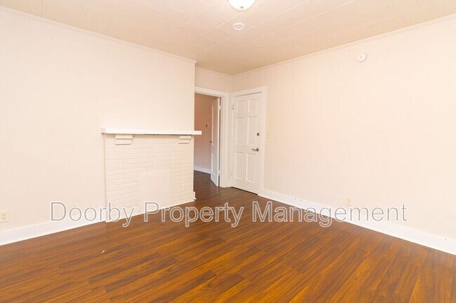 Building Photo - 1113 E 8th St