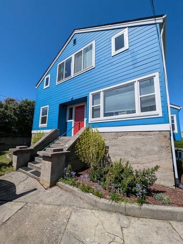 Photo - 1208 10th St (Bremerton, WA)