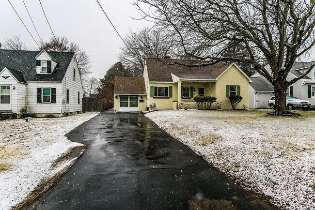 Building Photo - 111 Dormar Dr
