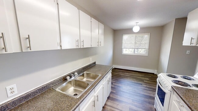 Building Photo - 10105-10107 107 Ave