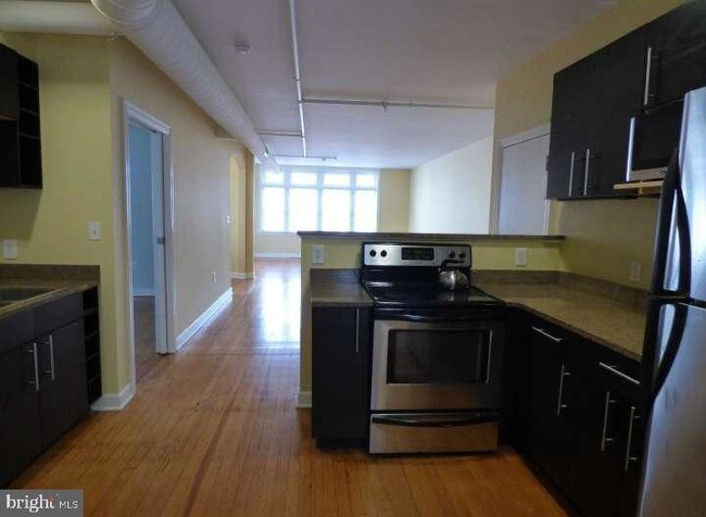 Building Photo - 222 W 9th St