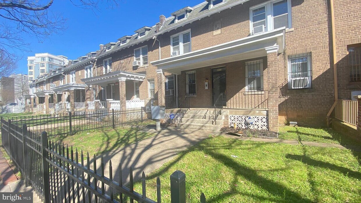 Primary Photo - 4017 Kansas Ave NW