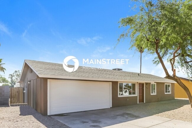 Photo - 4 Bedroom Pet-Friendly Home in Phoenix, AZ...