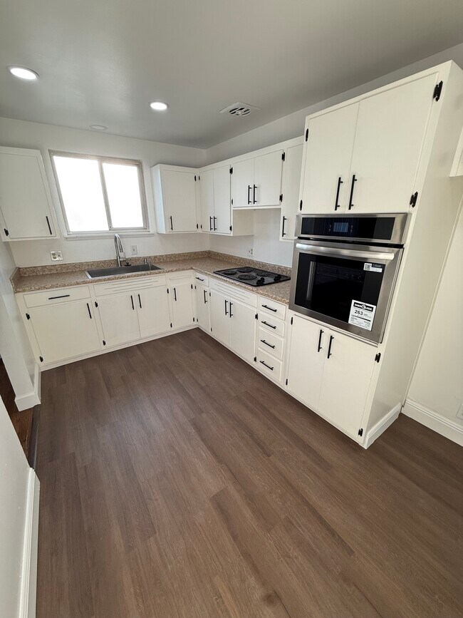 Foto del edificio - 1335 W Walnut St