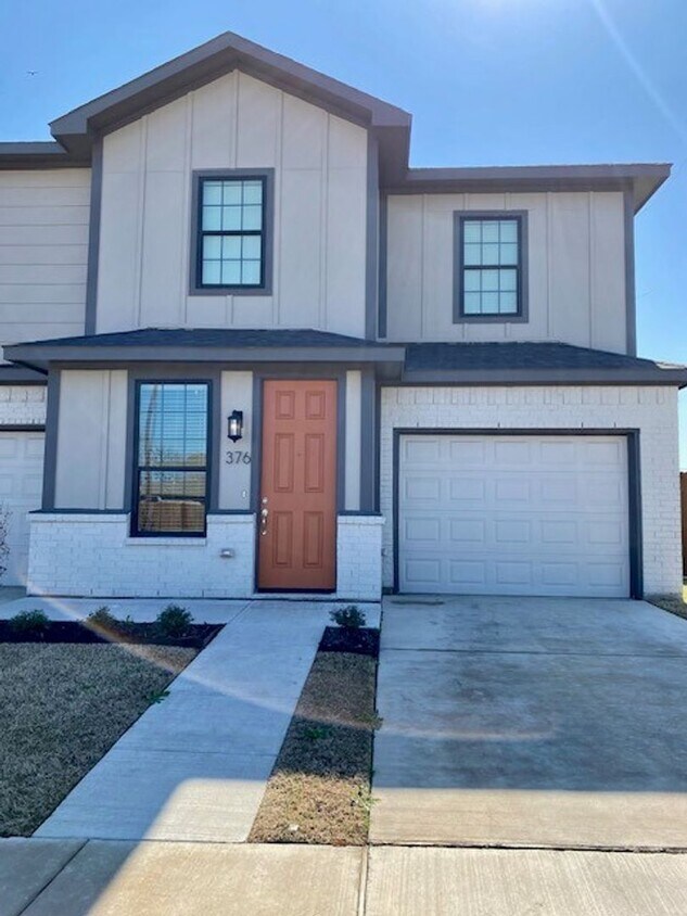 Primary Photo - Large Townhome on corner lot