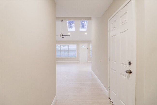 Building Photo - 16222 Summer Dawn Ln
