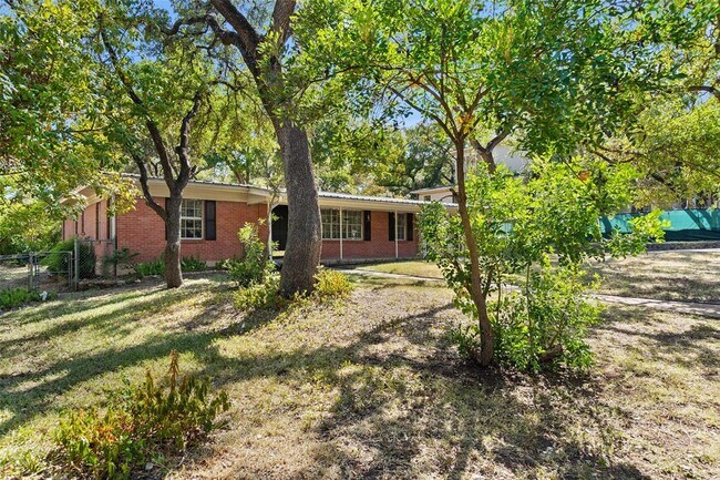 Foto del edificio - 205 W Spring Dr