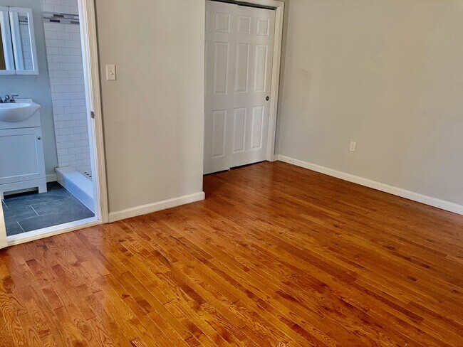 Foto del edificio - 5301 Catharine St