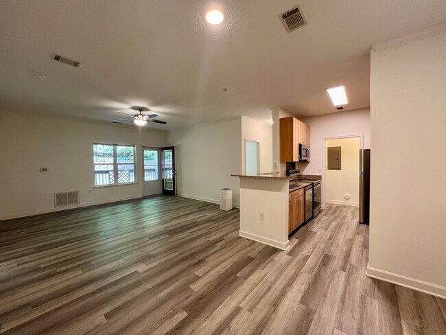 Building Photo - 3-Bed, 2-Bath Condo with Garage! One month...