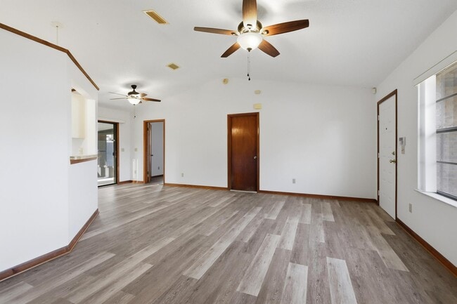 Foto del edificio - 536 Gaspar Ave