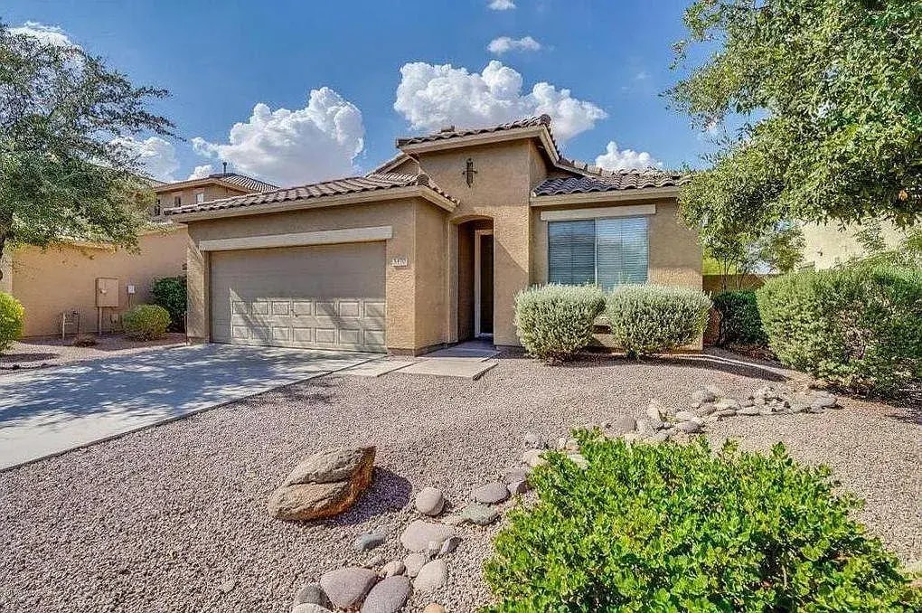 Vista frontal - 3470 E Riopelle Ave