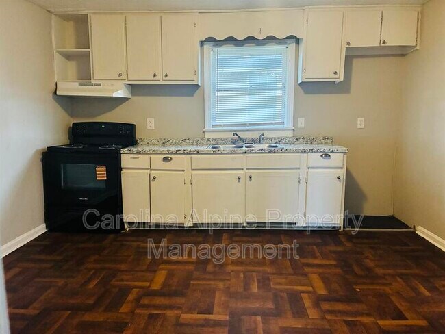 Foto del edificio - 208 Royster Ave