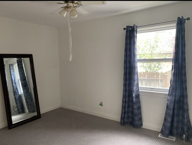 Building Photo - 17 Boem Av