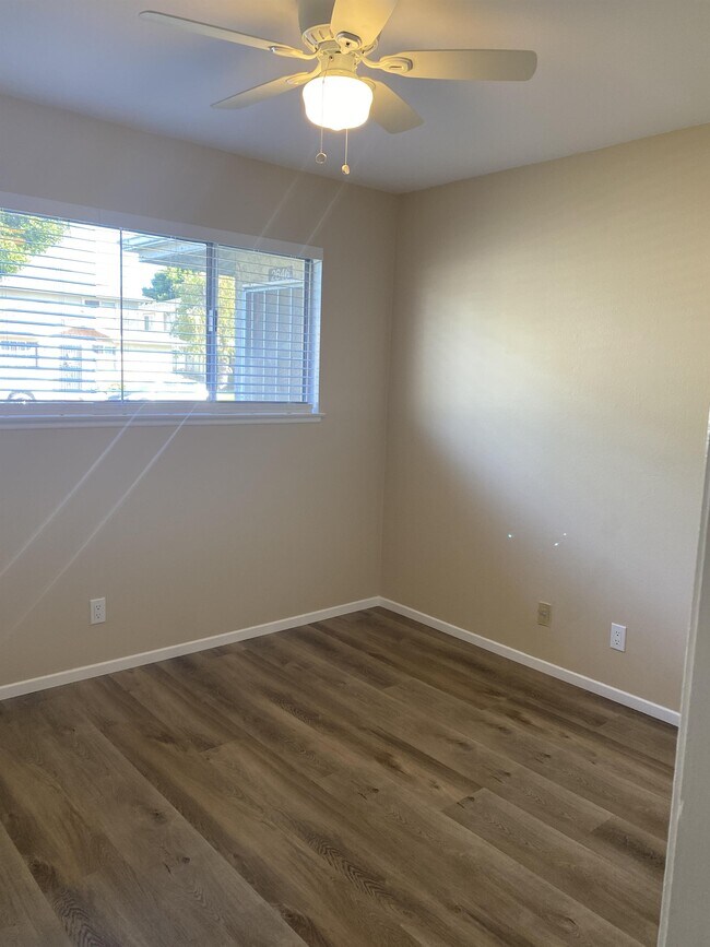 Foto del edificio - 2644 Yardarm Ave