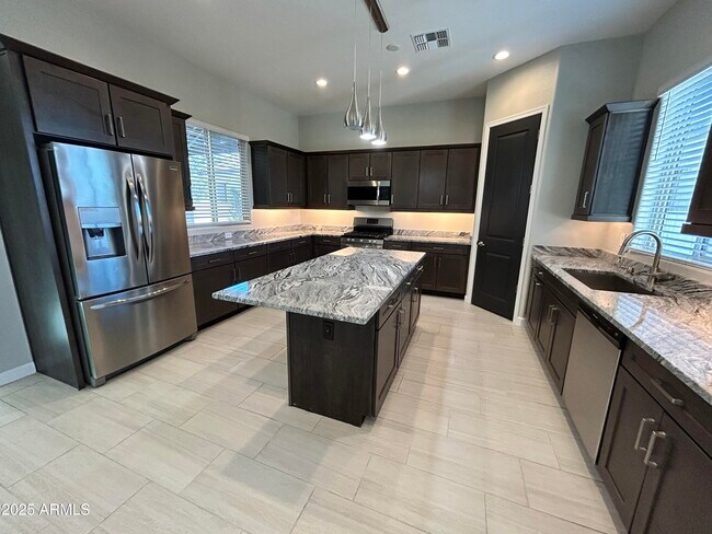 Foto del edificio - 18512 N 65th Pl