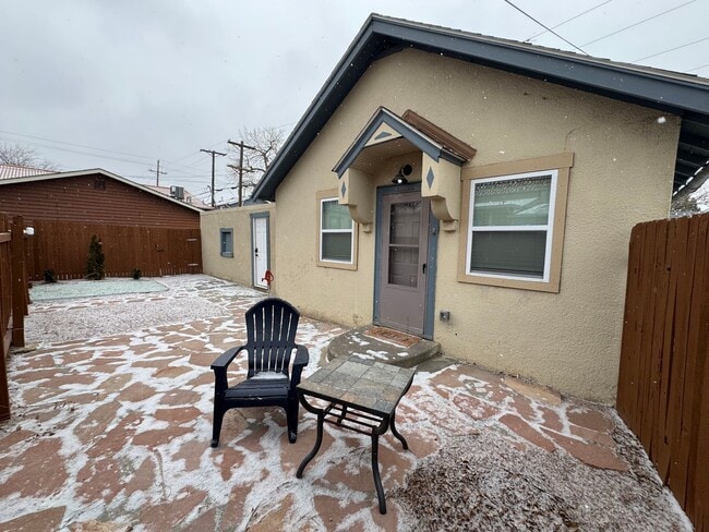 Foto del edificio - 512 W 10th St