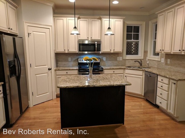 Building Photo - 3 br, 2.5 bath House - 5015 Sunny Creek Lane