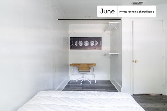 Foto del edificio - Private bedroom in 4 bed/1 bath Home