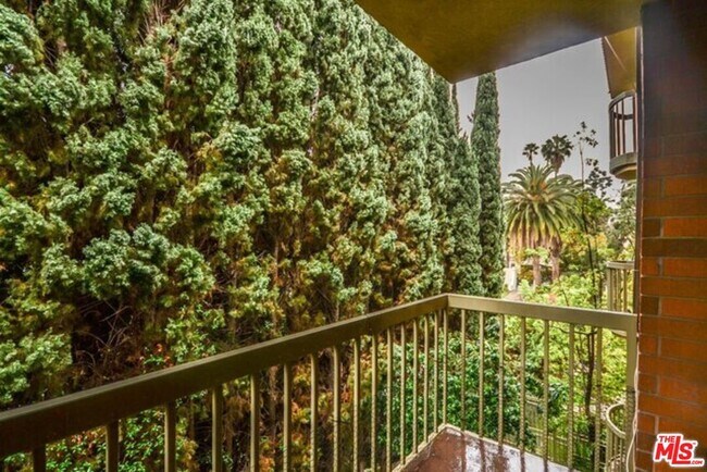 Foto del edificio - 4444 Wilshire Blvd