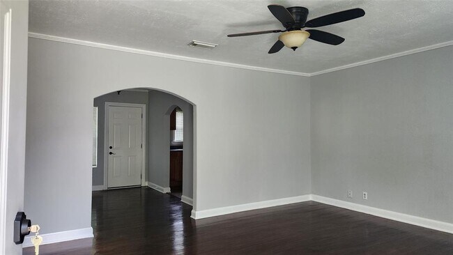 Building Photo - 7124 Linden St