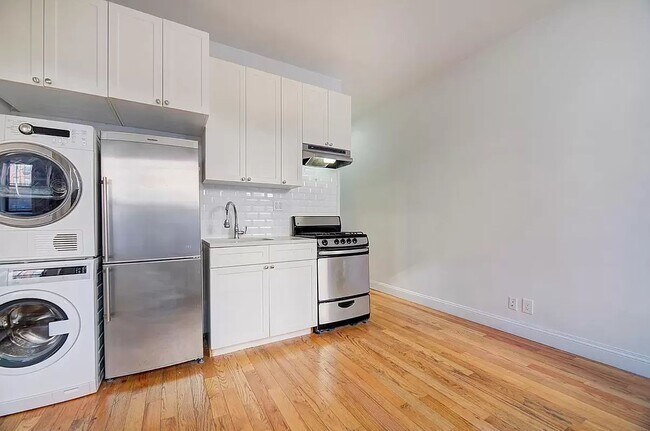 Building Photo - 24 Saint Marks Place